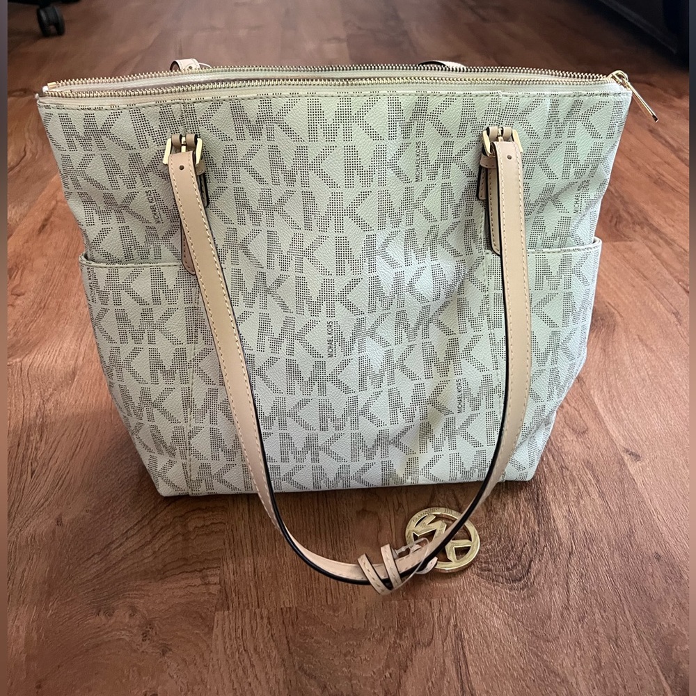 BRAND NEW Michael Kors Purse